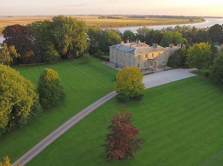 Saltmarshe Hall Exteriör bild