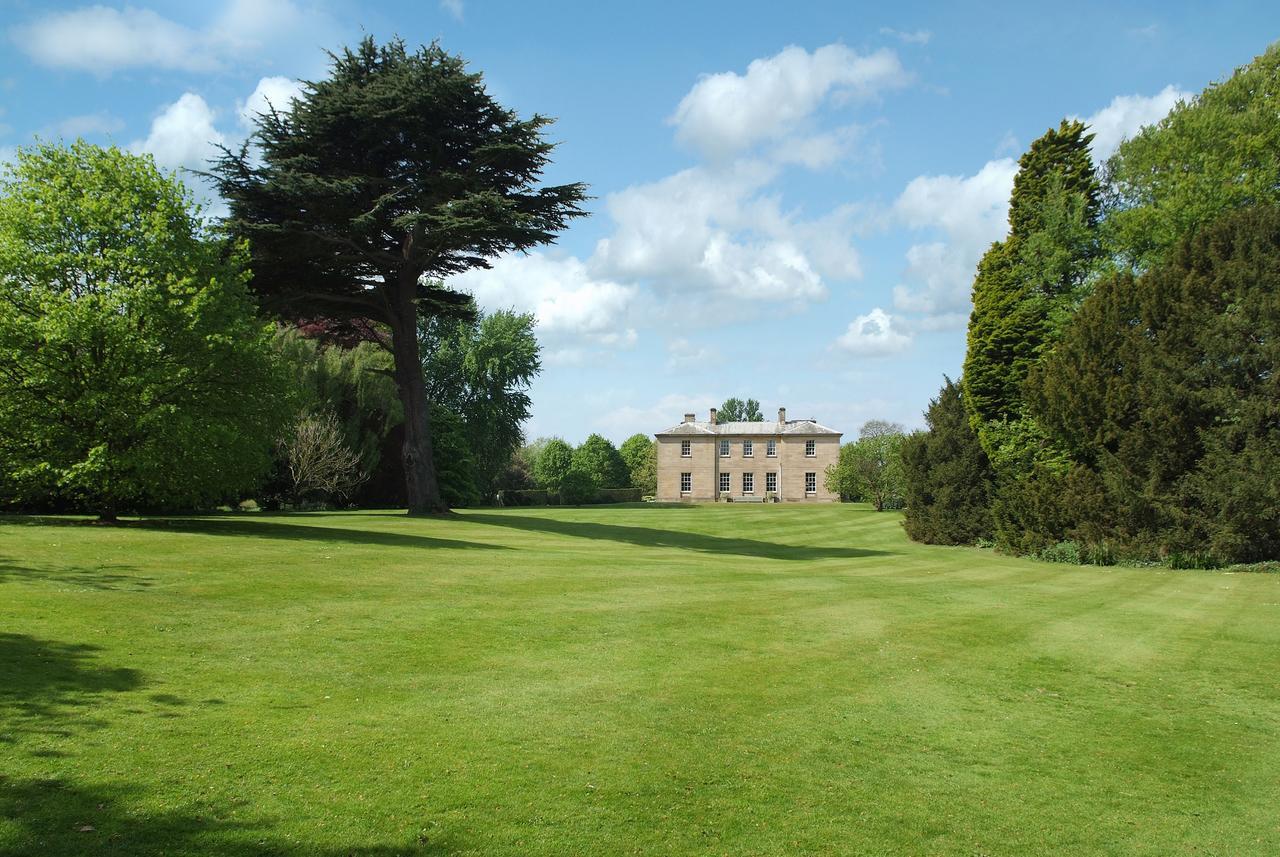 Saltmarshe Hall Exteriör bild